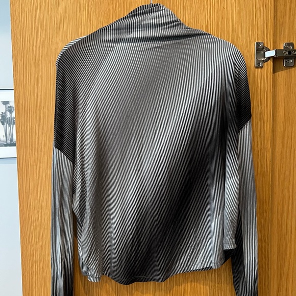 NWOT black and white gradient long sleeve - Picture 2 of 4